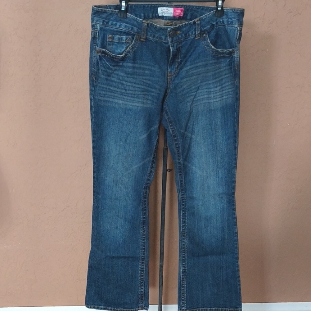 Aeropostale Hailey Skinny Flare Curvy Fit Jeans with Classic Stretch 11/12